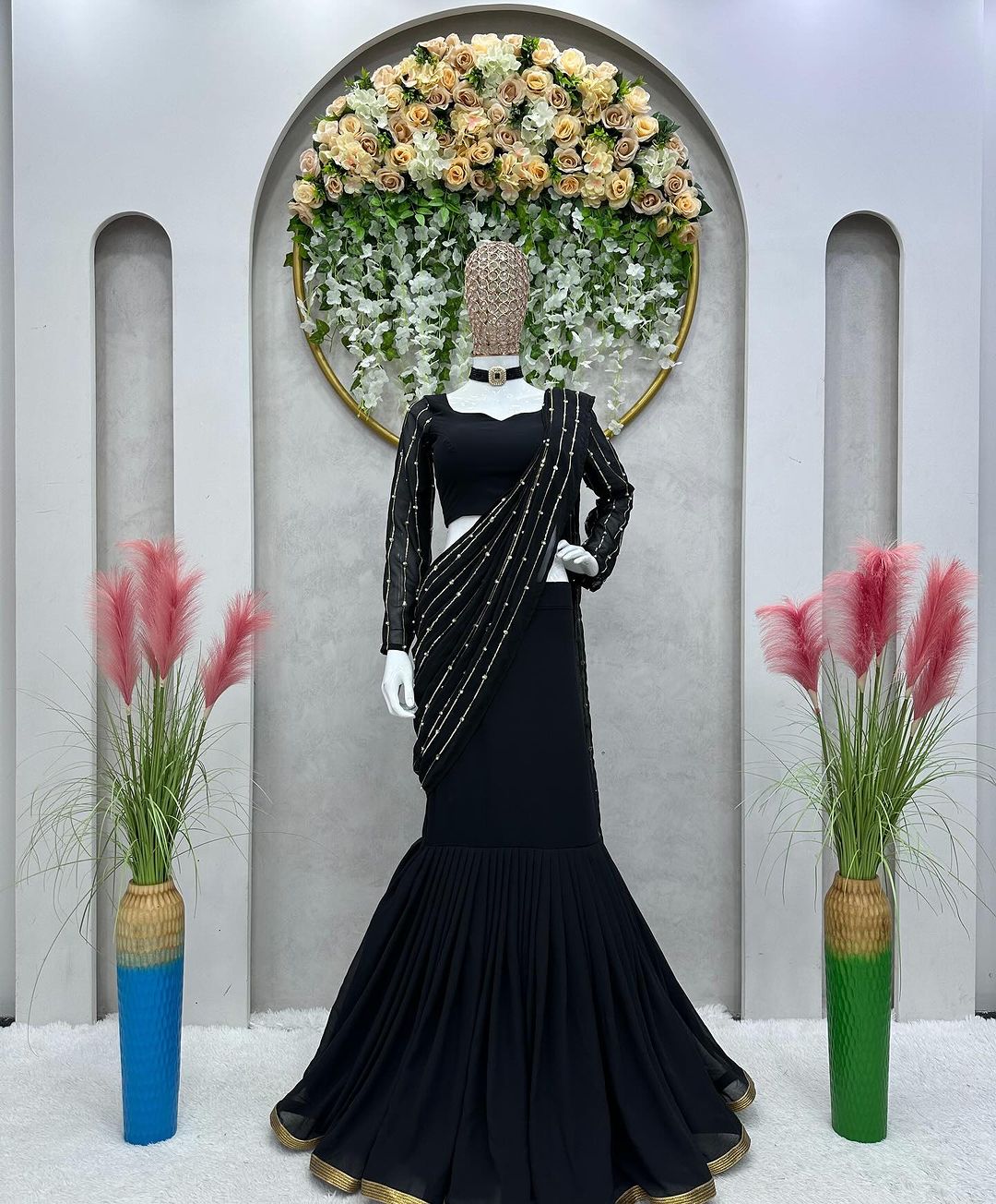 Élégance opulente : ensemble de fausse georgette avec fil, séquence et rivet Moti Work Prêt-à-porter Lehenga Saree pour un glamour sans effort !