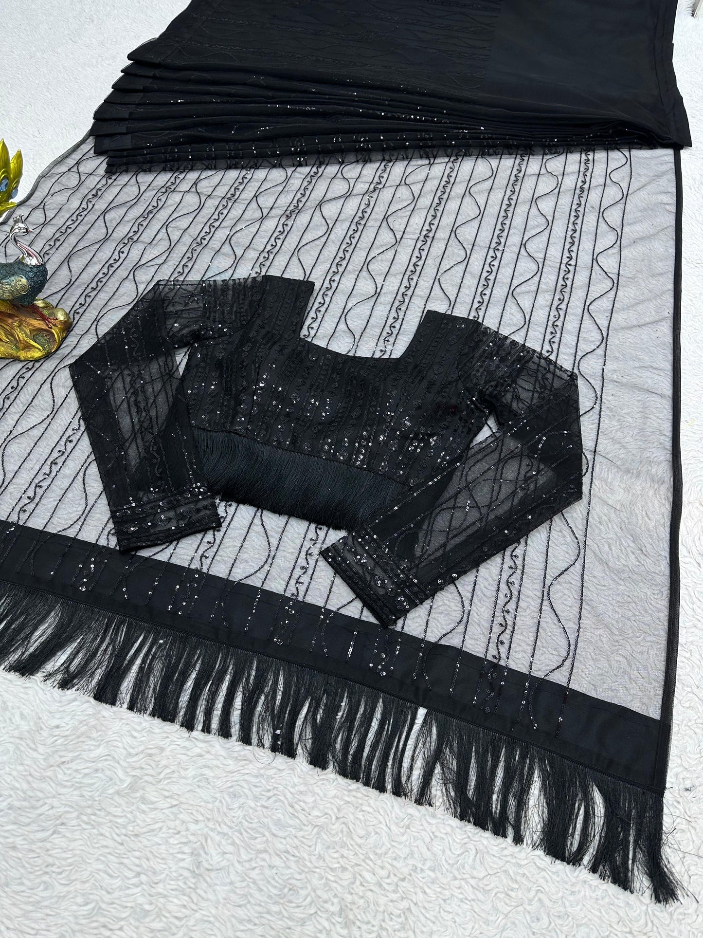 Magnifique Saree en filet de couleur noire prêt à porter