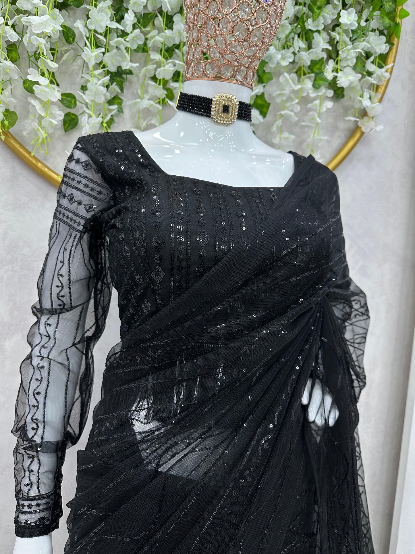 Magnifique Saree en filet de couleur noire prêt à porter