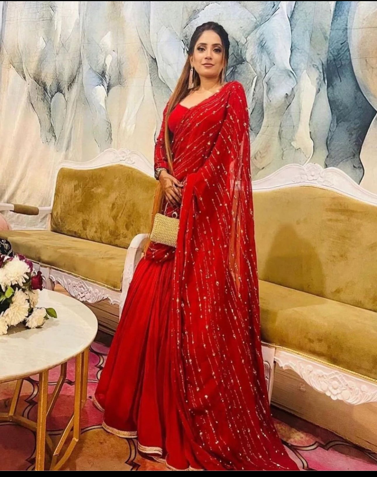 Élégance opulente : ensemble de fausse georgette avec fil, séquence et rivet Moti Work Prêt-à-porter Lehenga Saree pour un glamour sans effort !