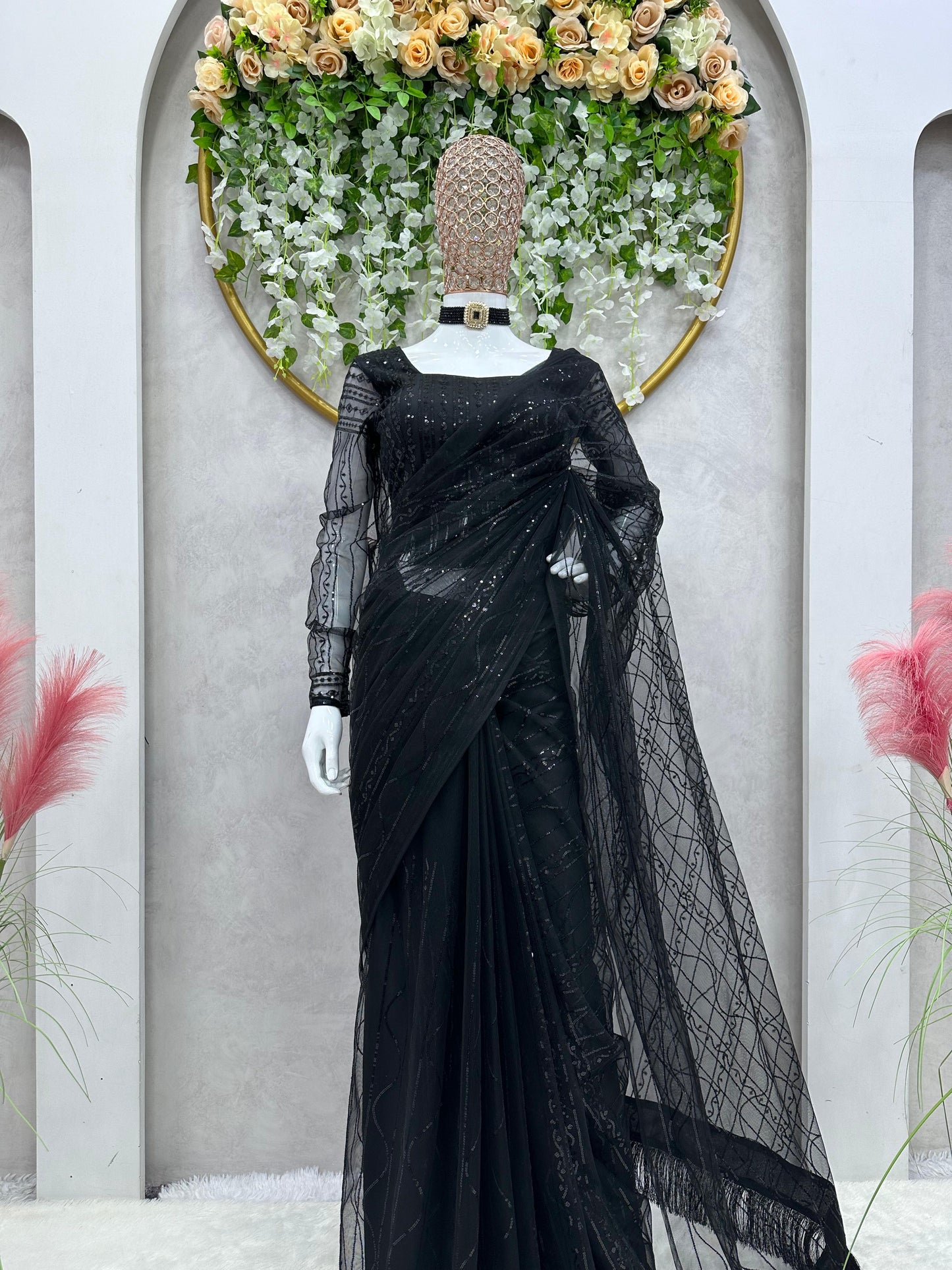 Magnifique Saree en filet de couleur noire prêt à porter