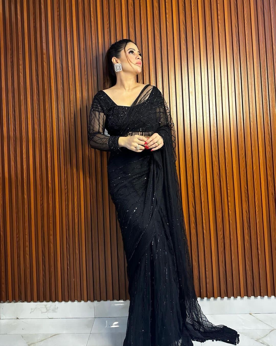 Magnifique Saree en filet de couleur noire prêt à porter