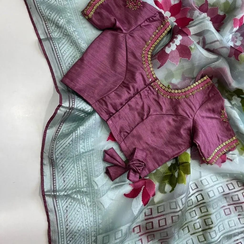 Murmures opulentes : ensemble exclusif de sari en organza avec tissage Braso et chemisier cousu brodé
