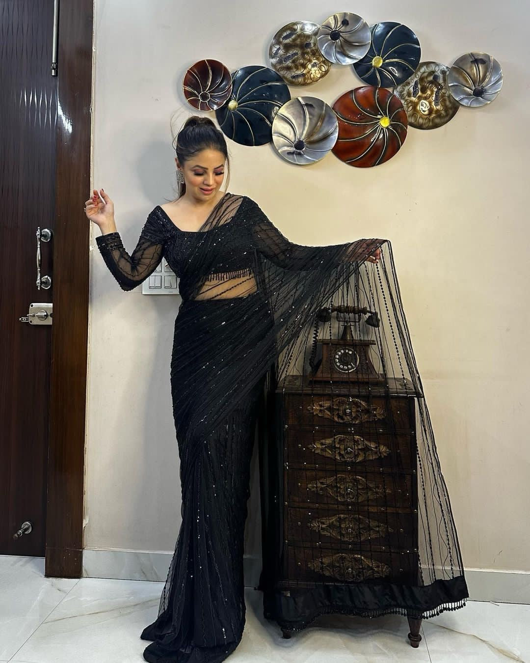 Magnifique Saree en filet de couleur noire prêt à porter