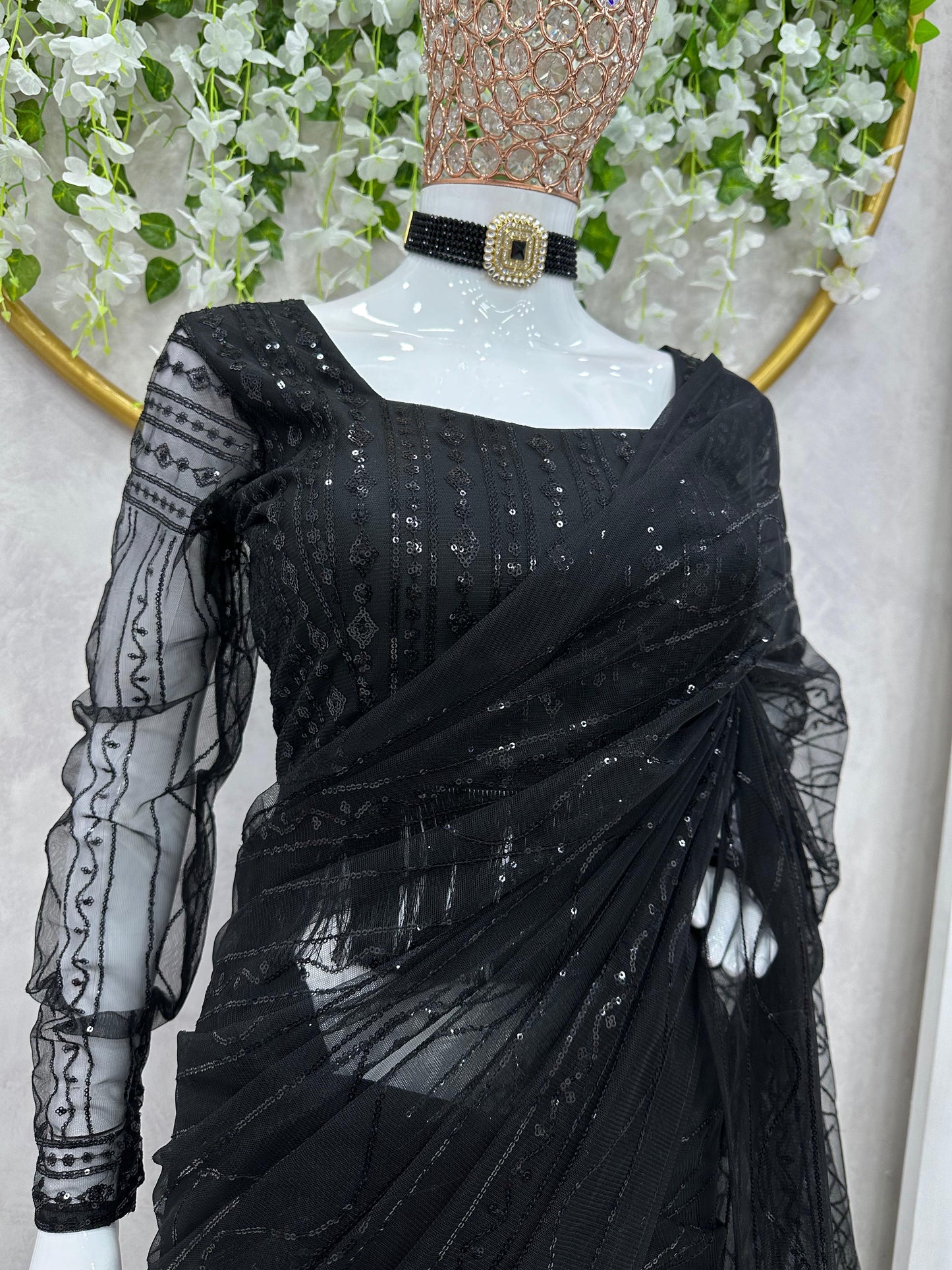 Magnifique Saree en filet de couleur noire prêt à porter 