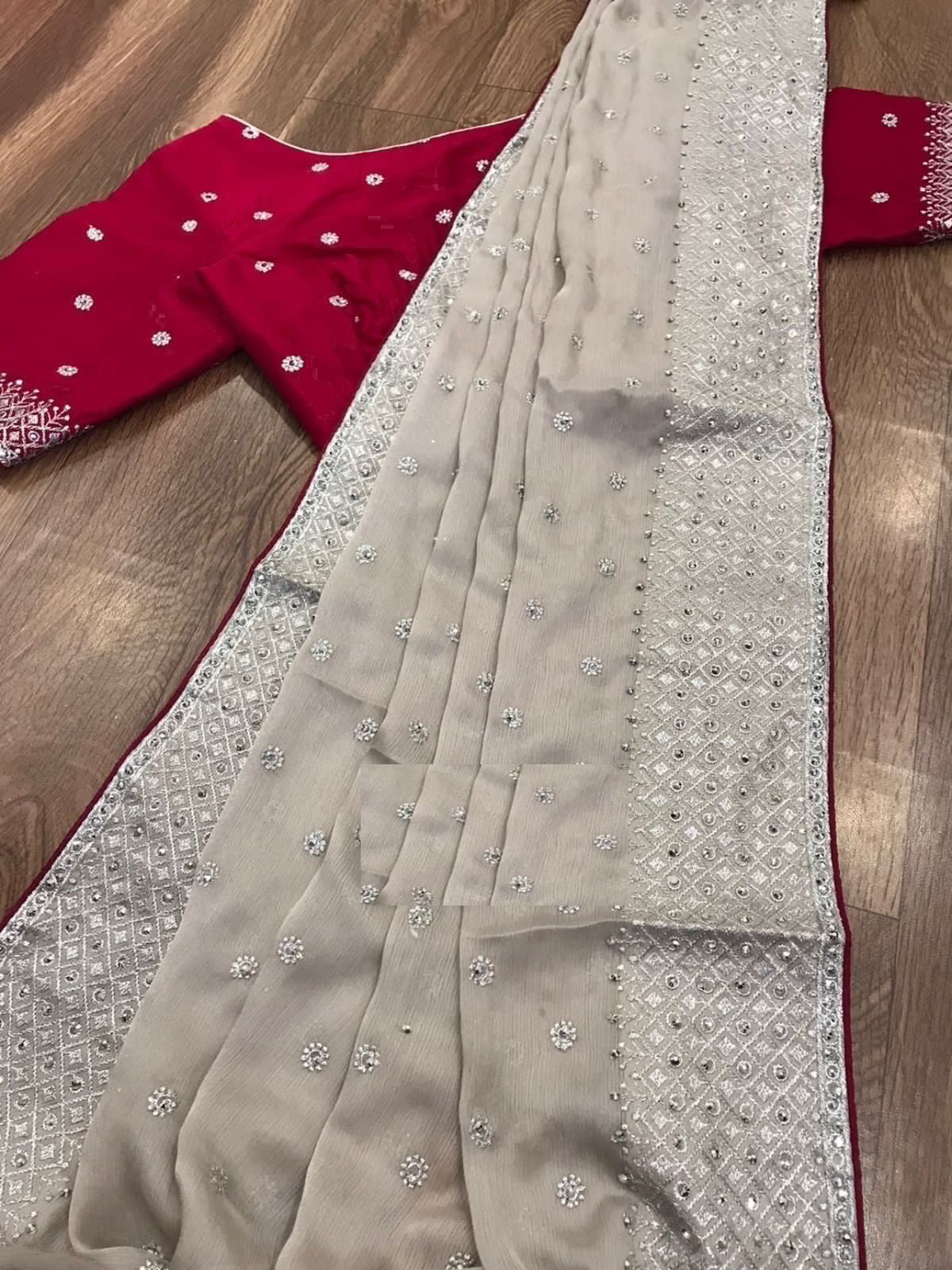 Saree de créateur avec chemisier cousu