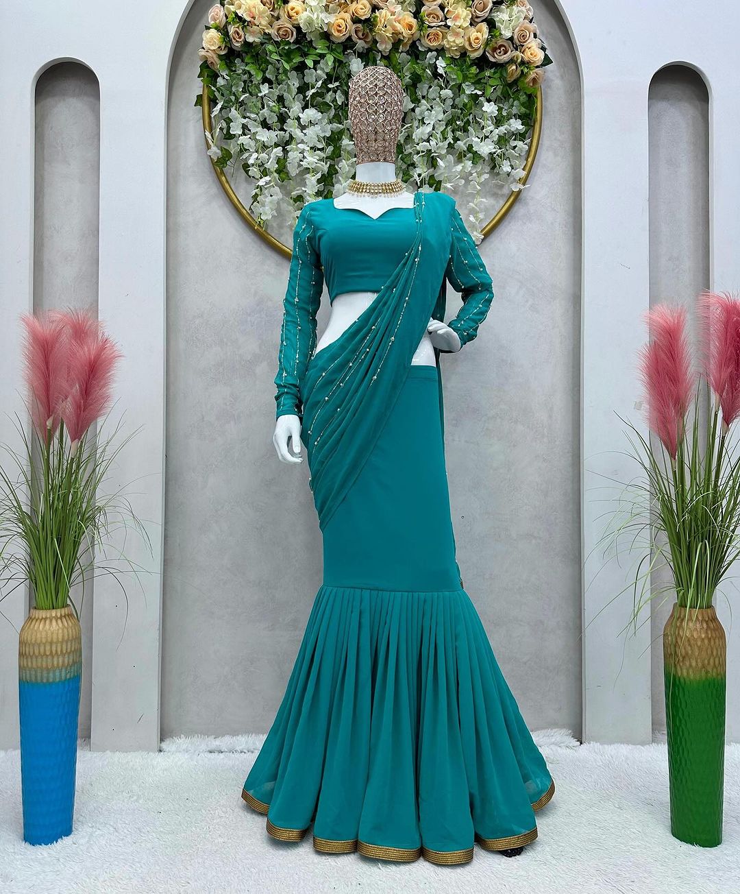 Élégance opulente : ensemble de fausse georgette avec fil, séquence et rivet Moti Work Prêt-à-porter Lehenga Saree pour un glamour sans effort !