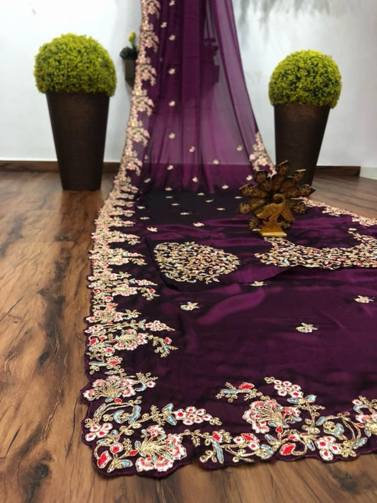 Saree de créateur sur soie organza de qualité supérieure.